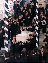 Takeshita's coffin carried from funeral hall